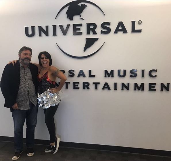 Photo of Alejandra Guzmán firma contrato con Universal Music