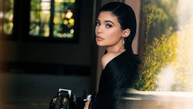 Photo of ¿Nueva moda? El no-polerón de Kylie Jenner que ha provocado cientos de comentarios en Instagram