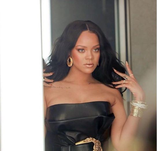 Photo of Rihanna presenta su nueva linea de maquillaje