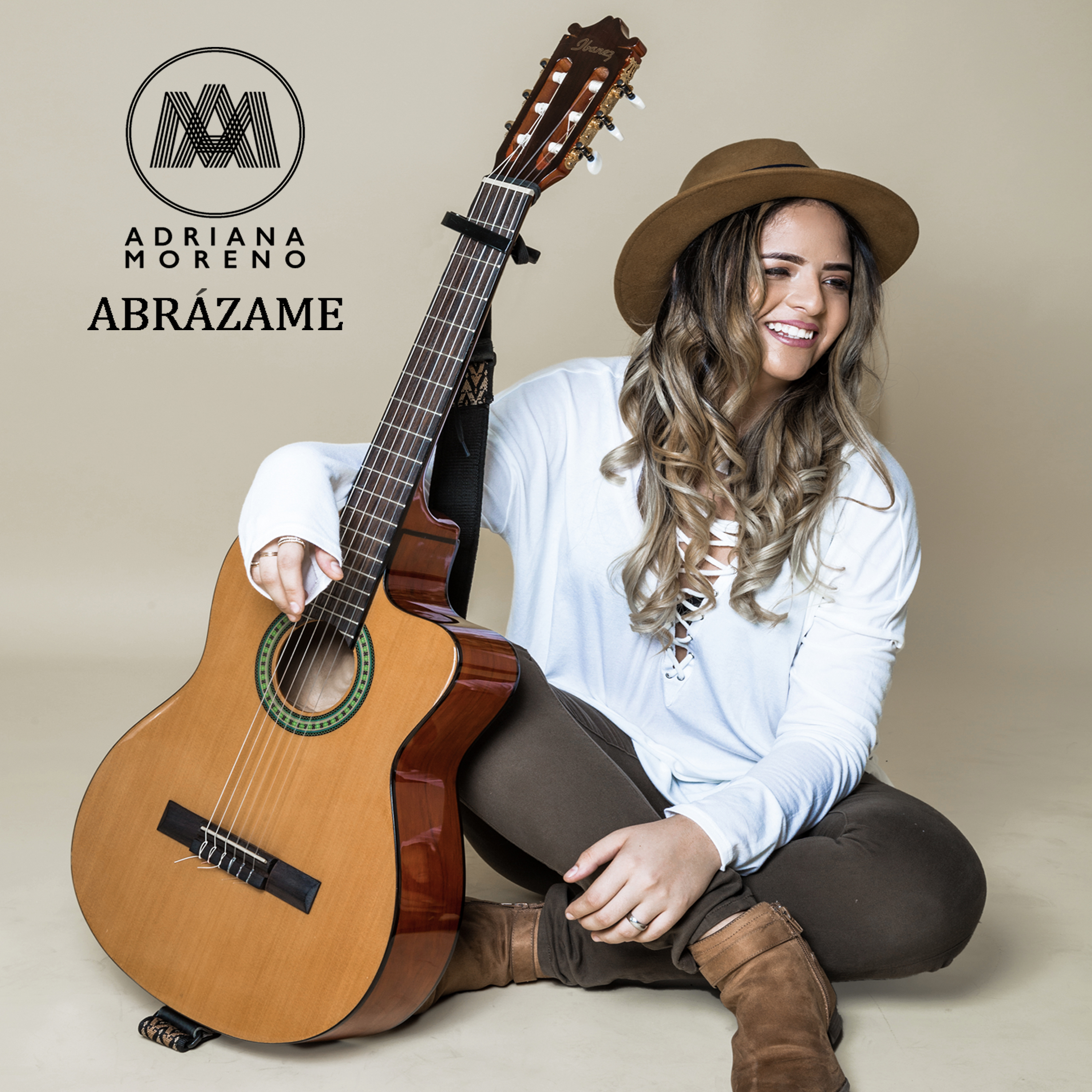 Photo of Adriana Moreno presenta “Abrázame”