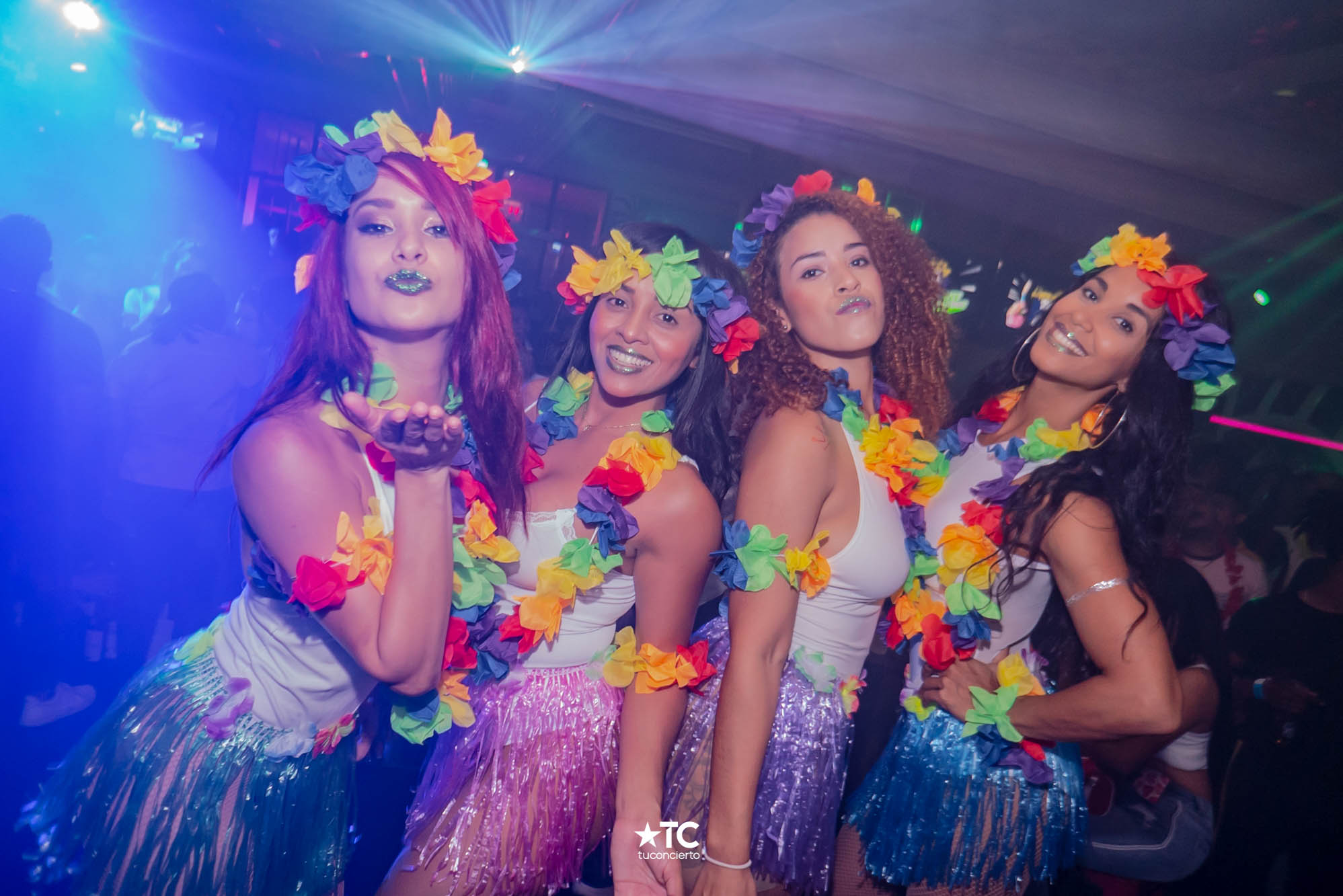 Photo of Noche del ‘Hawaii Party’ en la disco 5to5