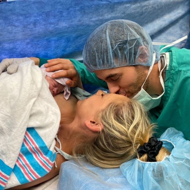 Photo of Enrique Iglesias y Anna Kournikova anuncian el nacimiento de su tercera hija