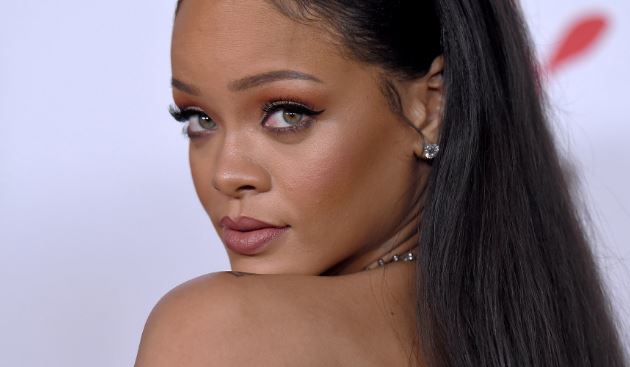 Photo of Rihanna sorprendió en la alfombra roja del Festival de Cannes