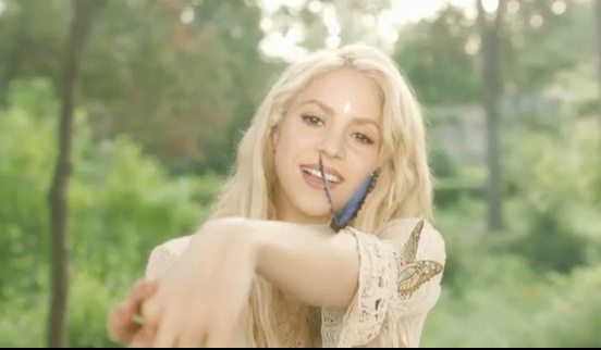Photo of Tras cámara del vídeo ‘Me enamore’ de Shakira