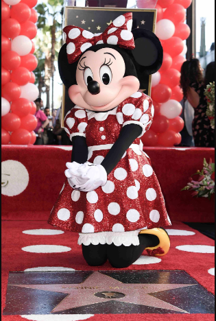 Photo of Minnie Mouse recibe estrella en el Paseo de la Fama