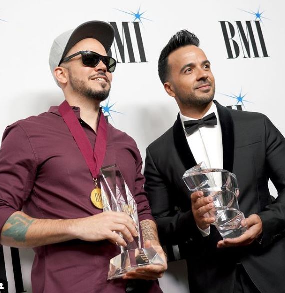 Photo of Luis Fonsi y Residente los ganadores en los Premios Latinos BMI