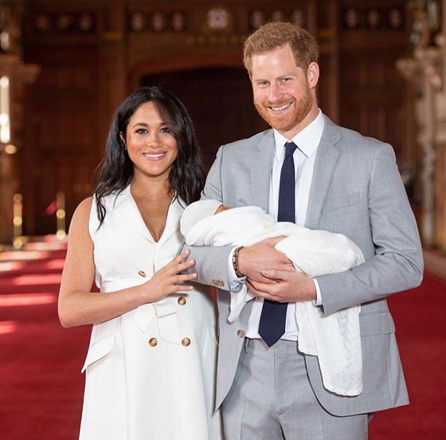 Photo of Los Duques de Sussex presentan por primera vez el bebé real